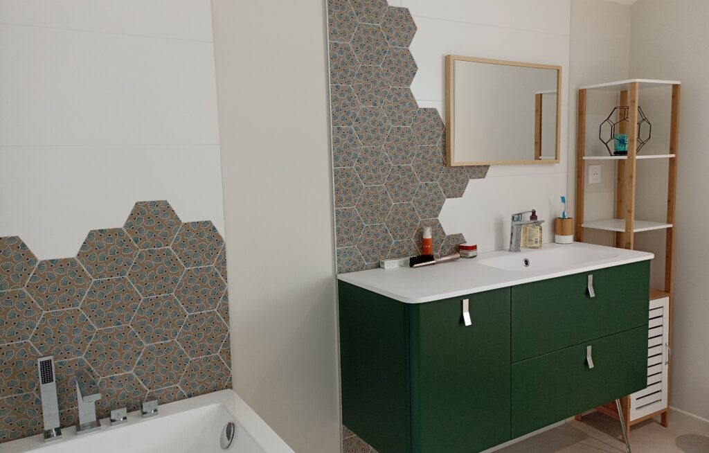 salle de bain design créations d'univers décoration d'intérieur Rennes Gévezé ocre blanc bois
