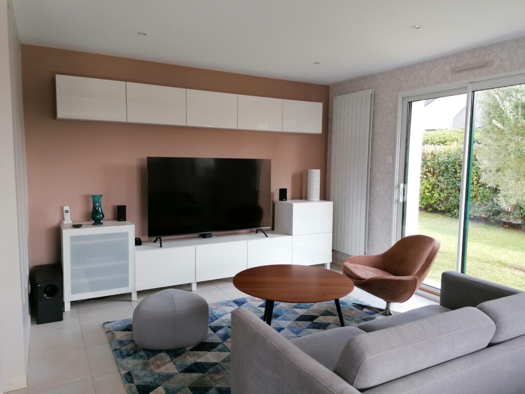 Conseils en choix de couleurs et papiers peints à Saint Grégoire près de Rennes. Partenariat avec peintre et accompagnement peintre. Décoratrice d'intérieur à Gévezé proche Rennes pour les professionnels et les particuliers