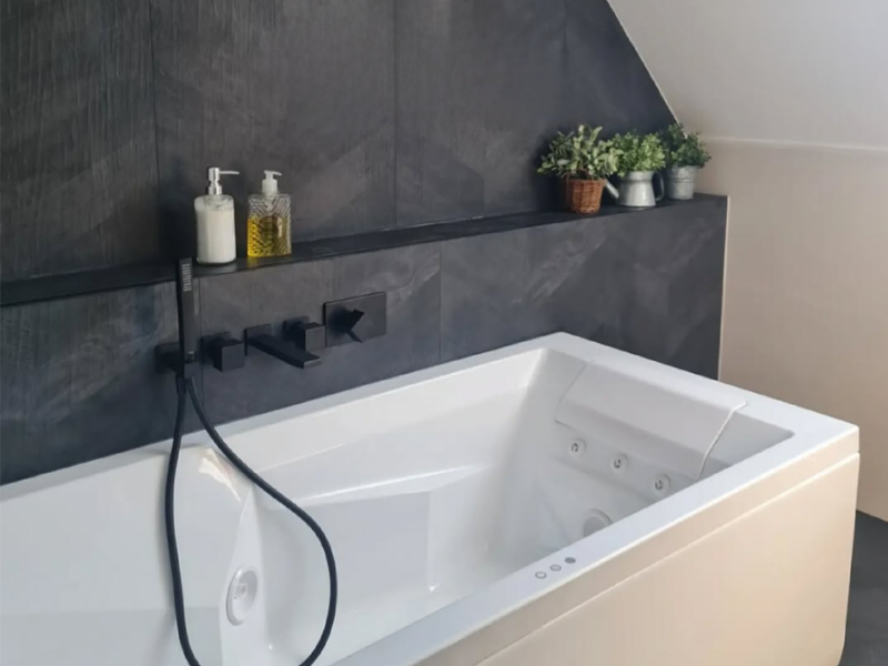 salle de bains salle d'eau conseils accompagnement décoration créations d'univers papier peint sur mesure design by j déco rennes Gévezé