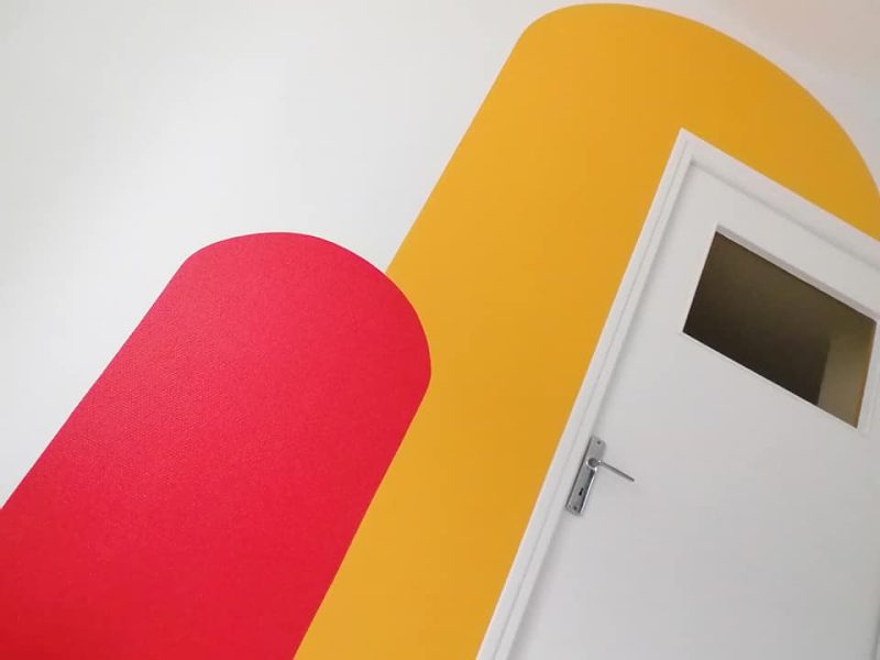 Conseils et accompagnement personnalisé dans les choix de peinture et papier peint pour cette école située à Bonnemain. Décoration d'intérieur et accompagnement peintre à Gévezé près de Rennes